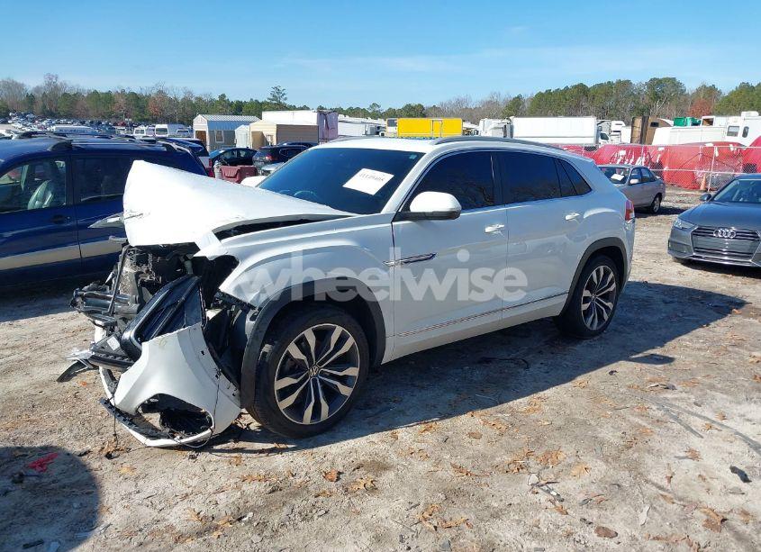 Photo 2 of 2021 Volkswagen Atlas CROSS SPORT 3.6L V6 SEL/3.6L V6 SEL R-LINE (VIN 1V2SE2CA8MC236344)