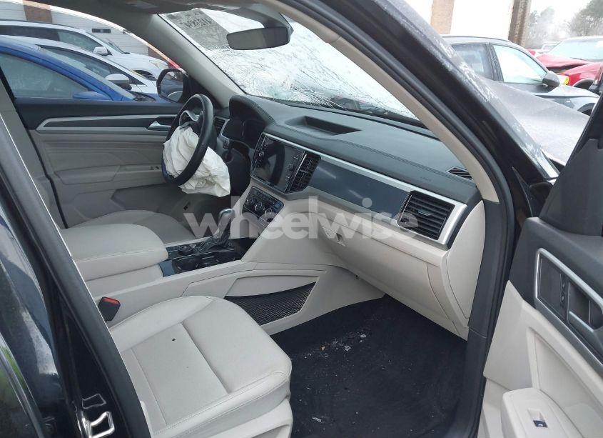 Photo 5 of 2023 Volkswagen Atlas 3.6L V6 SEL R-LINE BLACK (VIN 1V2SR2CA4PC505528)