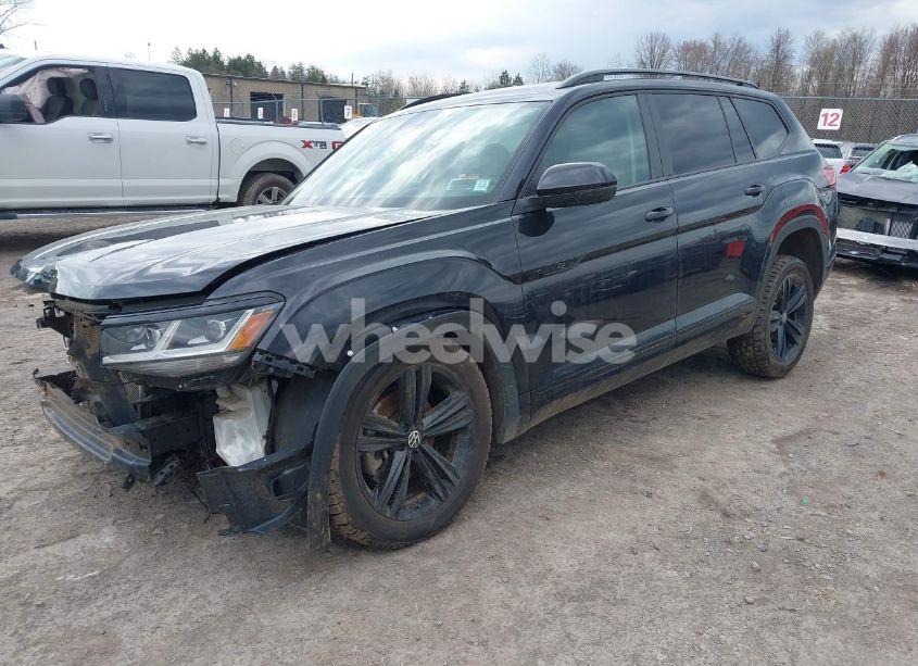 Photo 2 of 2022 Volkswagen Atlas 3.6L V6 SEL R-LINE BLACK (VIN 1V2SR2CA6NC563587)
