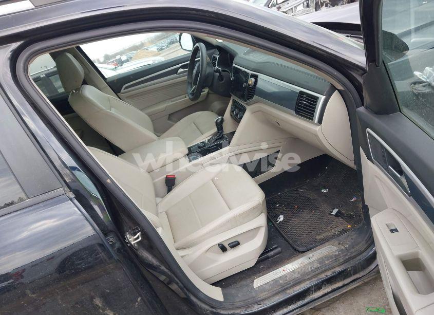 Photo 5 of 2022 Volkswagen Atlas 3.6L V6 SEL R-LINE BLACK (VIN 1V2SR2CA6NC563587)