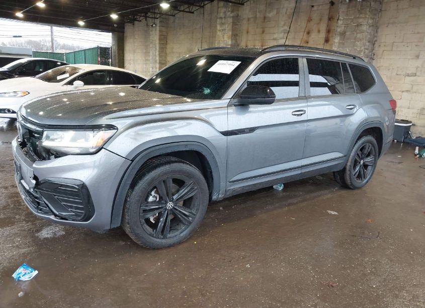 Photo 2 of 2023 Volkswagen Atlas 3.6L V6 SEL R-LINE BLACK (VIN 1V2SR2CA9PC513611)