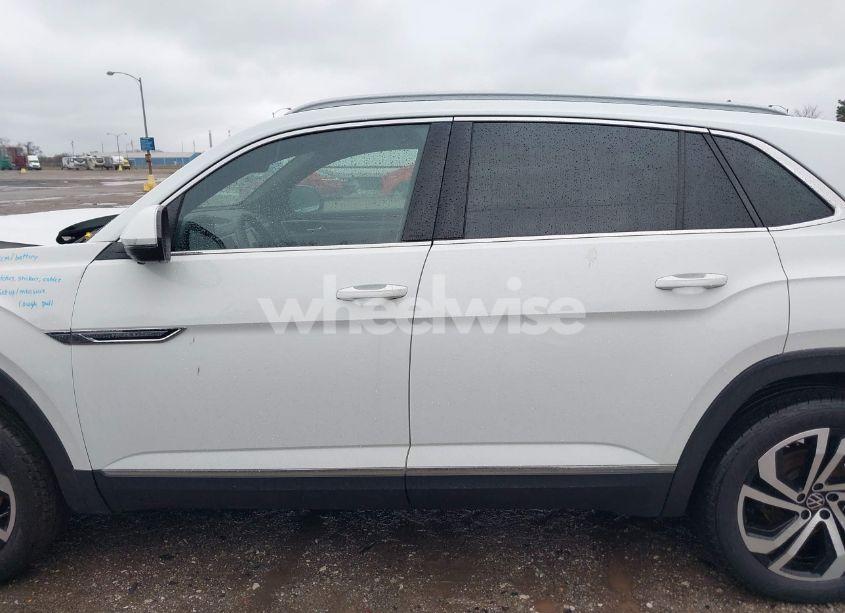 Photo 15 of 2021 Volkswagen Atlas CROSS SPORT 2.0T SEL PREMIUM (VIN 1V2TC2CAXMC214243)