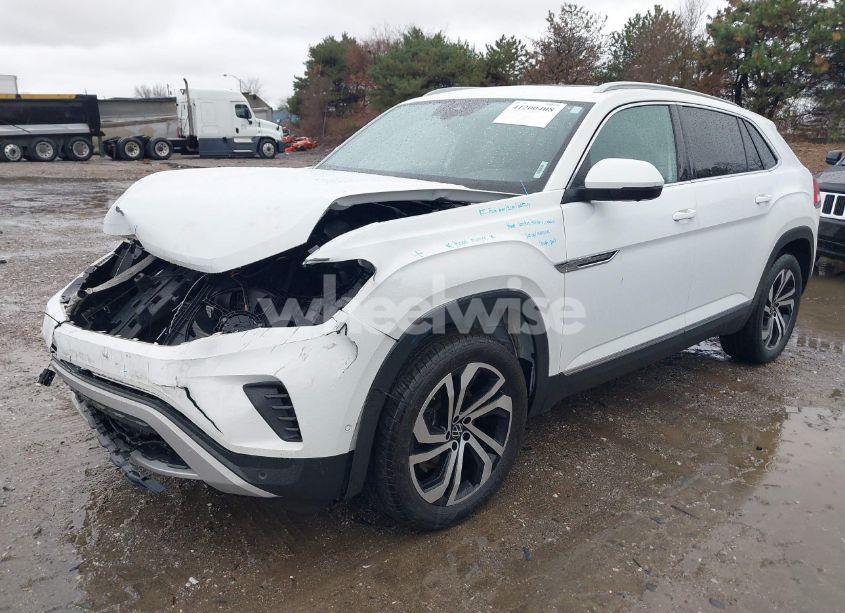 Photo 2 of 2021 Volkswagen Atlas CROSS SPORT 2.0T SEL PREMIUM (VIN 1V2TC2CAXMC214243)