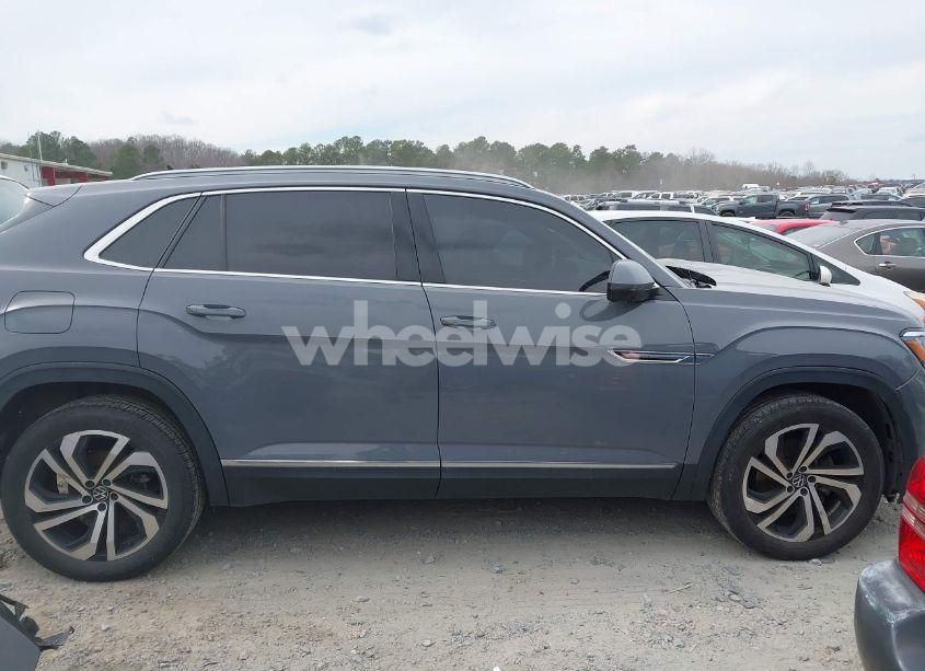 Photo 13 of 2021 Volkswagen Atlas CROSS SPORT 3.6L V6 SEL PREMIUM (VIN 1V2TE2CA7MC207972)
