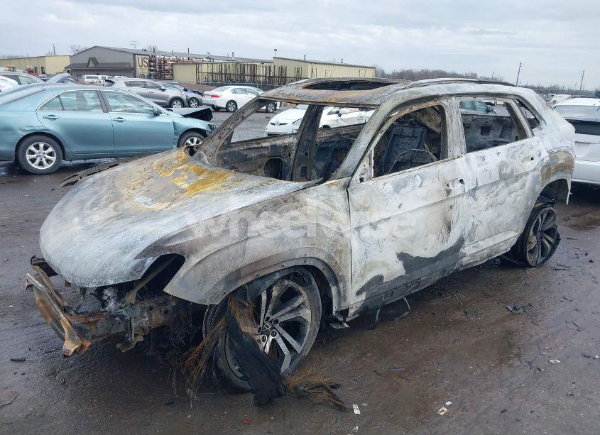 Photo 2 of 2021 Volkswagen Atlas CROSS SPORT 3.6L V6 SEL PREMIUM (VIN 1V2TE2CA8MC210489)