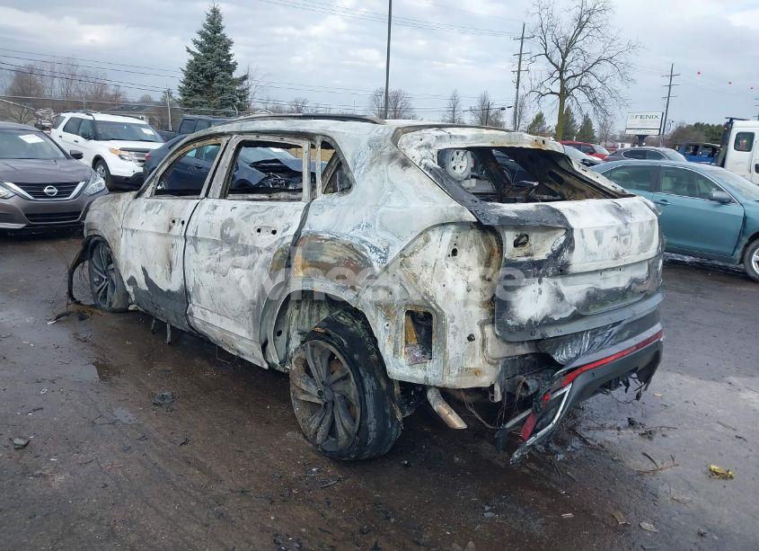 Photo 3 of 2021 Volkswagen Atlas CROSS SPORT 3.6L V6 SEL PREMIUM (VIN 1V2TE2CA8MC210489)