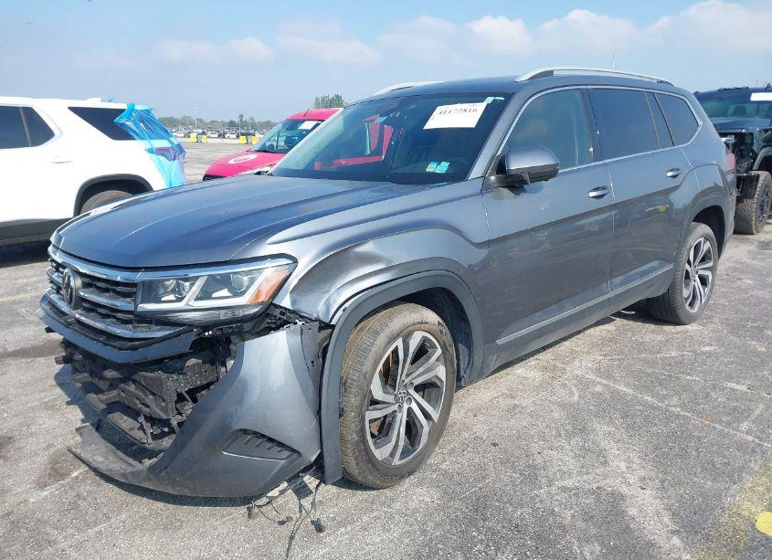 Photo 2 of 2021 Volkswagen Atlas 3.6L V6 SEL PREMIUM (VIN 1V2TR2CA4MC508011)
