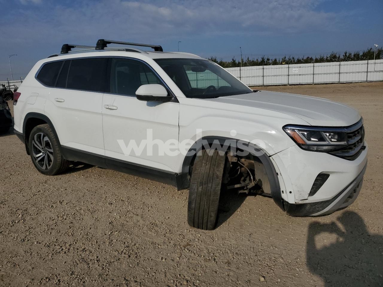 Photo 4 of 2021 VOLKSWAGEN ATLAS SEL PREMIUM (VIN 1V2TR2CA5MC515873)