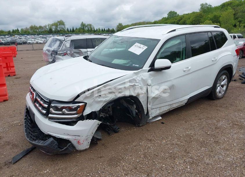 Photo 2 of 2019 Volkswagen Atlas 3.6L V6 SE W/TECHNOLOGY (VIN 1V2UR2CA0KC560799)
