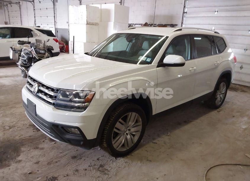 Photo 2 of 2019 Volkswagen Atlas 3.6L V6 SE W/TECHNOLOGY (VIN 1V2UR2CA2KC545740)