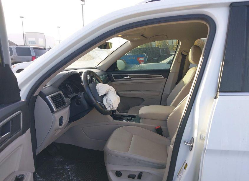 Photo 5 of 2019 Volkswagen Atlas 3.6L V6 SE W/TECHNOLOGY (VIN 1V2UR2CA4KC562619)