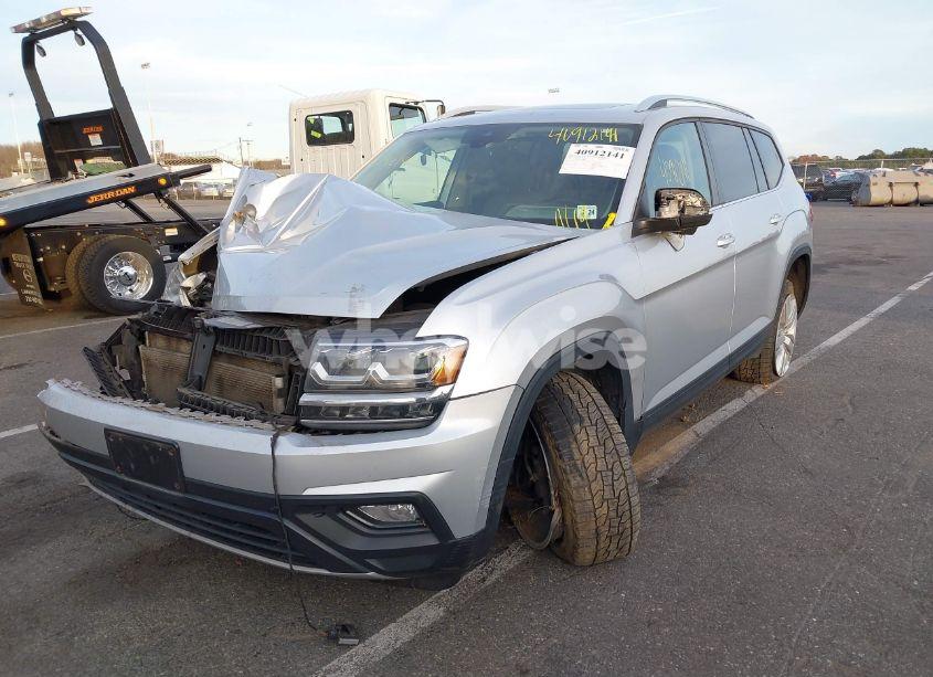 Photo 2 of 2019 Volkswagen Atlas 3.6L V6 SE W/TECHNOLOGY (VIN 1V2UR2CA6KC569880)