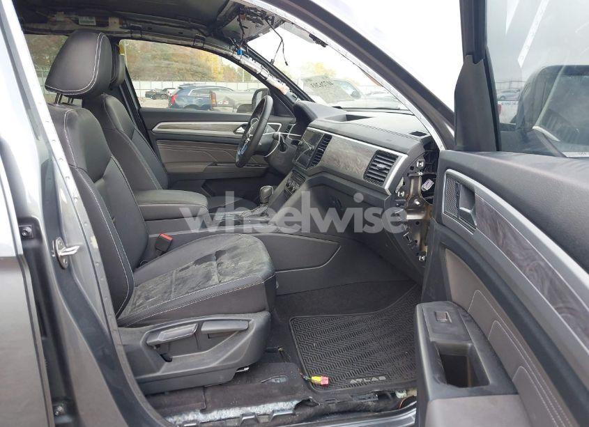 Photo 5 of 2023 Volkswagen Atlas CROSS SPORT 2.0T SE W/TECHNOLOGY (VIN 1V2WC2CA6PC227590)