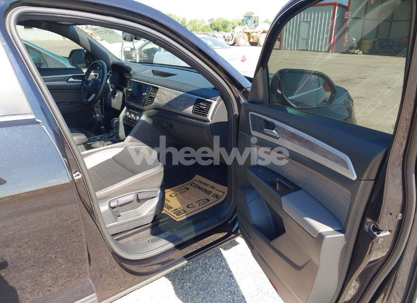 Photo 5 of 2022 Volkswagen Atlas CROSS SPORT 3.6L V6 SE W/TECHNOLOGY (VIN 1V2WE2CA3NC203707)