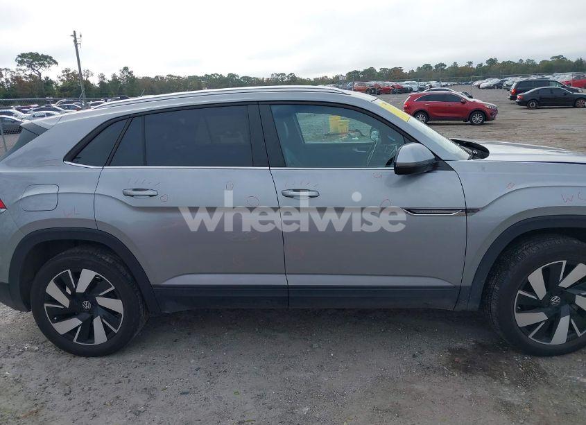 Photo 13 of 2024 Volkswagen Atlas CROSS SPORT 2.0T SE W/TECHNOLOGY (VIN 1V2WE2CA3RC202868)