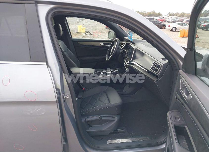 Photo 5 of 2024 Volkswagen Atlas CROSS SPORT 2.0T SE W/TECHNOLOGY (VIN 1V2WE2CA3RC202868)