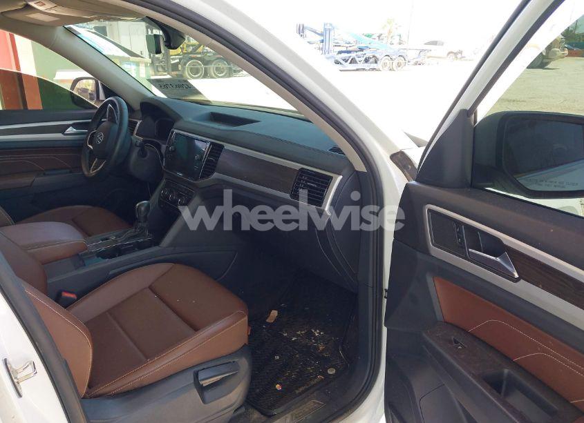 Photo 5 of 2022 Volkswagen Atlas 2.0T SE W/TECHNOLOGY (VIN 1V2WP2CA0NC552690)