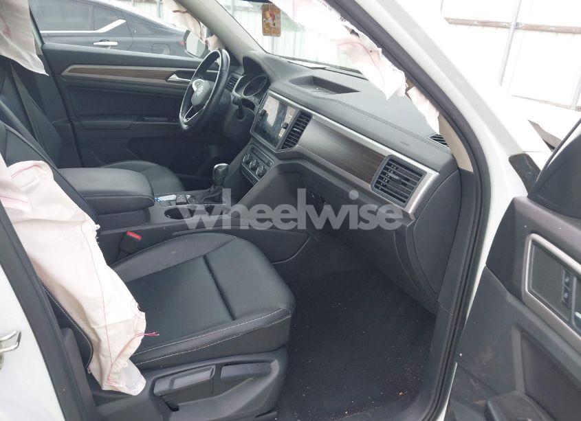 Photo 5 of 2021 Volkswagen Atlas 2.0T SE W/TECHNOLOGY (VIN 1V2WP2CA3MC527040)