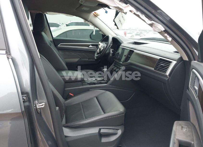 Photo 5 of 2023 Volkswagen Atlas 2.0T SE W/TECHNOLOGY (VIN 1V2WP2CA7PC549921)