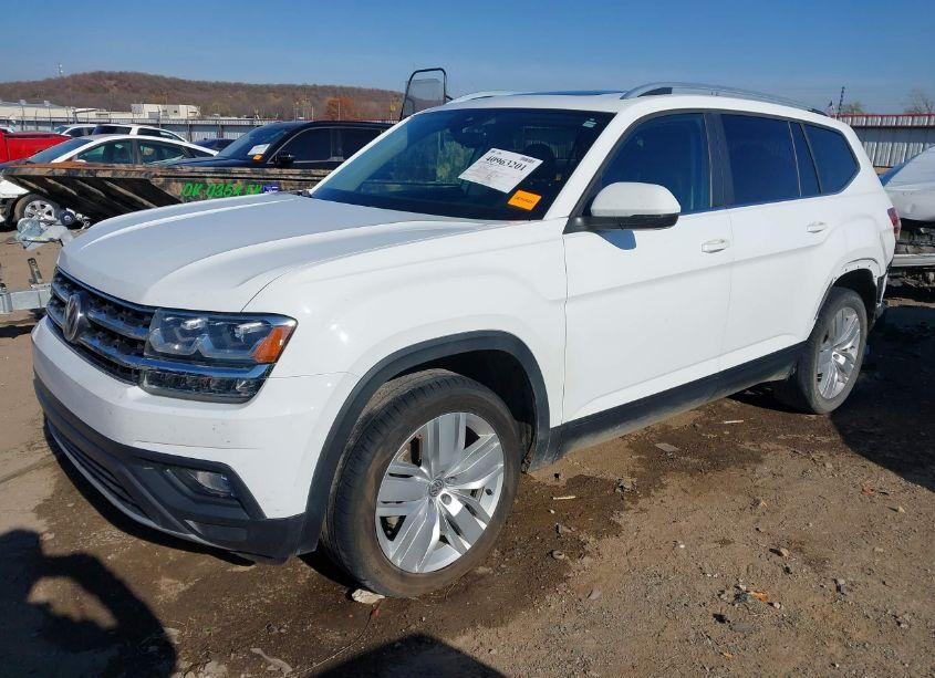 Photo 2 of 2019 Volkswagen Atlas 3.6L V6 SE W/TECHNOLOGY (VIN 1V2WR2CA1KC601188)