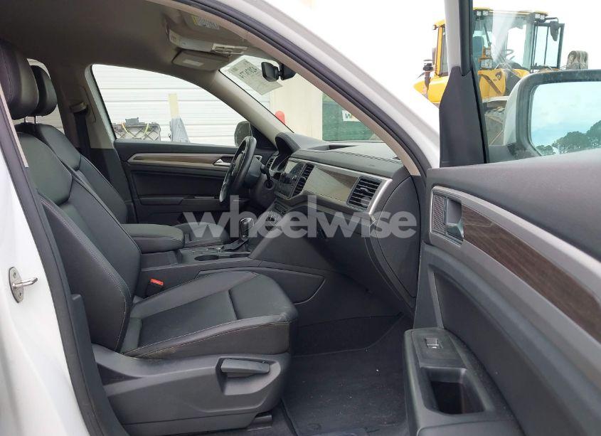 Photo 5 of 2019 Volkswagen Atlas 3.6L V6 SE W/TECHNOLOGY (VIN 1V2WR2CA2KC545696)