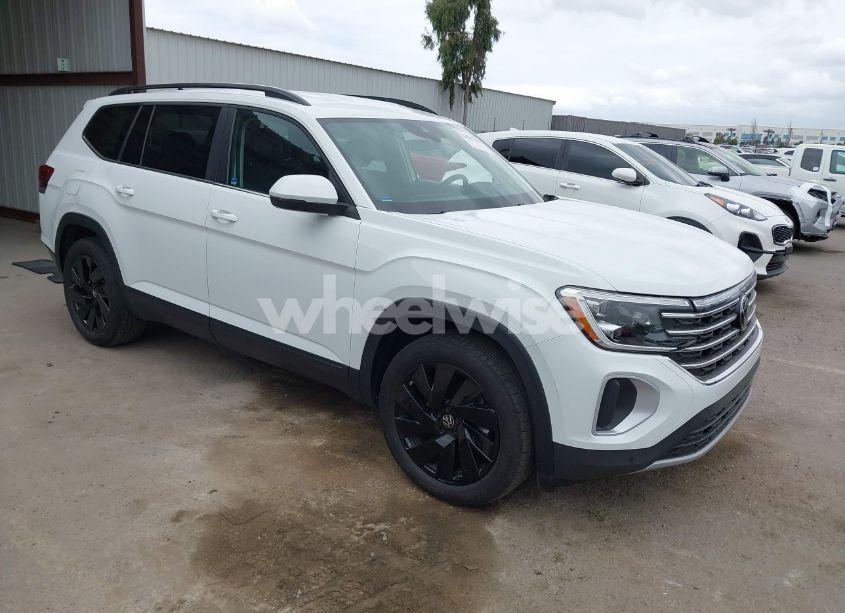 2024 Volkswagen Atlas 2.0T SE W/TECHNOLOGY (VIN 1V2WR2CA2RC560161) main photo