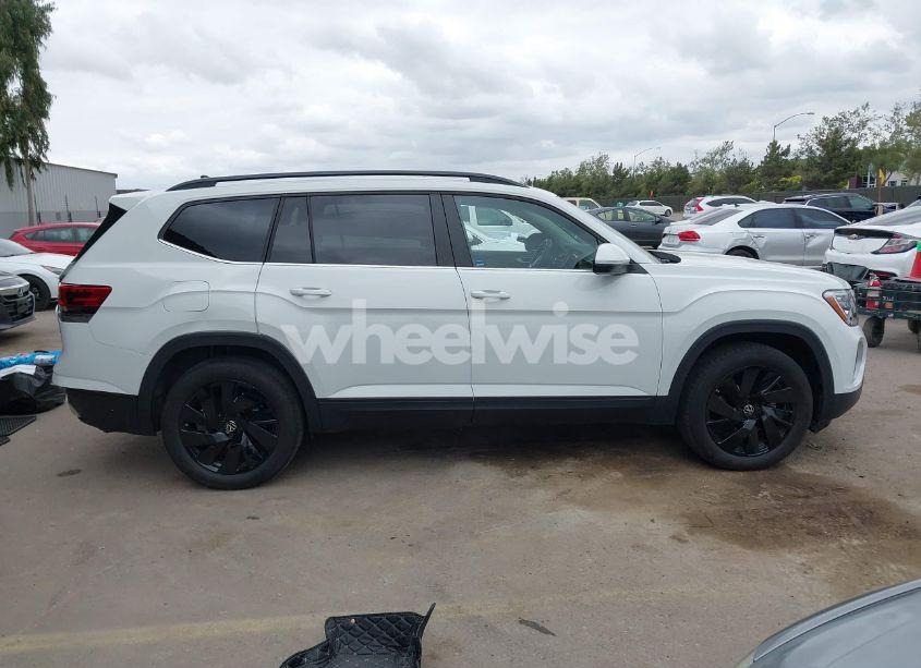 Photo 13 of 2024 Volkswagen Atlas 2.0T SE W/TECHNOLOGY (VIN 1V2WR2CA2RC560161)