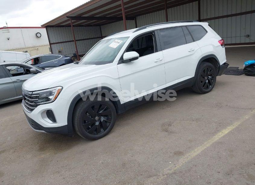 Photo 2 of 2024 Volkswagen Atlas 2.0T SE W/TECHNOLOGY (VIN 1V2WR2CA2RC560161)