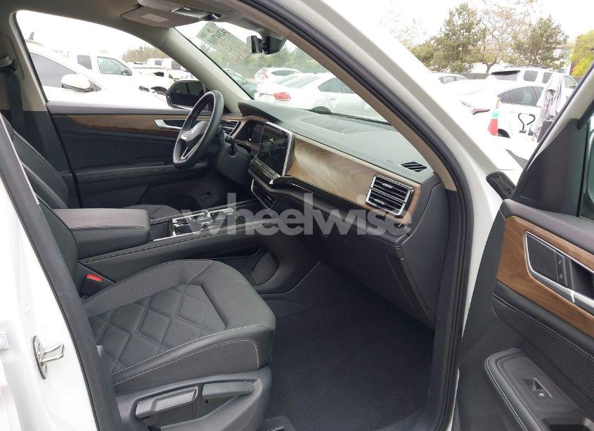 Photo 5 of 2024 Volkswagen Atlas 2.0T SE W/TECHNOLOGY (VIN 1V2WR2CA2RC560161)