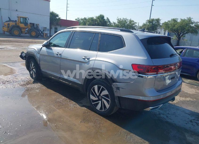 Photo 3 of 2025 Volkswagen Atlas 2.0T SE W/TECHNOLOGY (VIN 1V2WR2CA2SC508079)