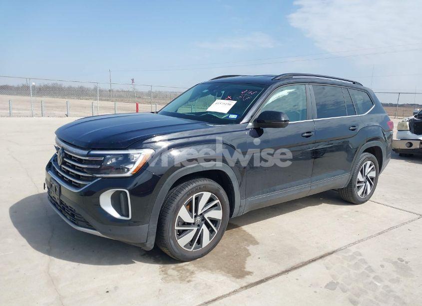 Photo 2 of 2024 Volkswagen Atlas 2.0T SE W/TECHNOLOGY (VIN 1V2WR2CA3RC503516)