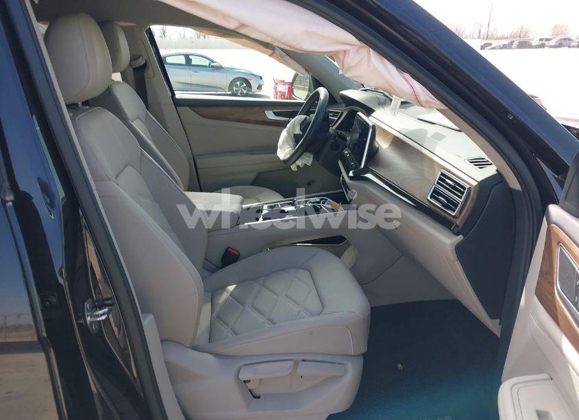 Photo 5 of 2024 Volkswagen Atlas 2.0T SE W/TECHNOLOGY (VIN 1V2WR2CA3RC503516)