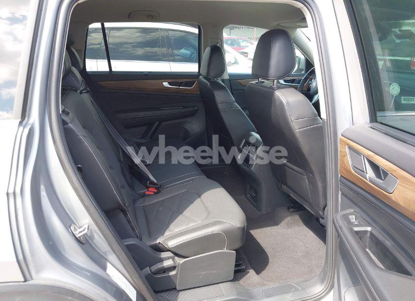 Photo 8 of 2024 Volkswagen Atlas 2.0T SE W/TECHNOLOGY (VIN 1V2WR2CA3RC567572)