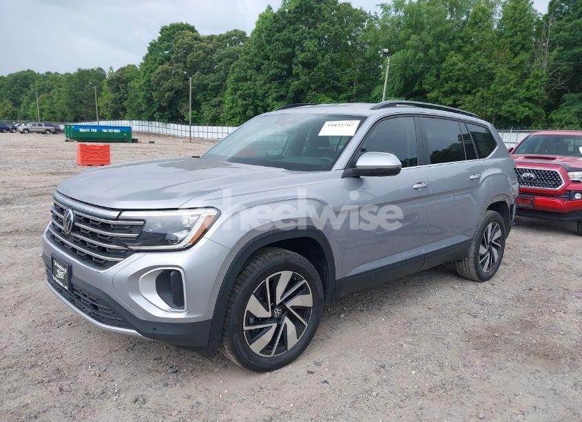 Photo 2 of 2024 Volkswagen Atlas 2.0T SE W/TECHNOLOGY (VIN 1V2WR2CA5RC543953)