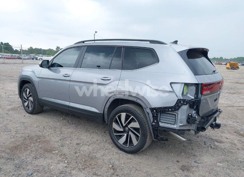 Photo 3 of 2024 Volkswagen Atlas 2.0T SE W/TECHNOLOGY (VIN 1V2WR2CA5RC543953)