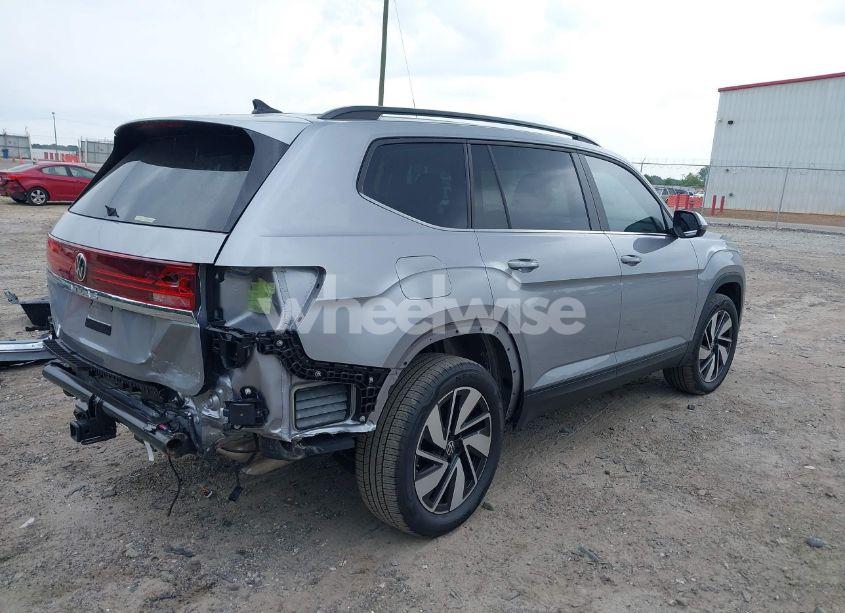 Photo 4 of 2024 Volkswagen Atlas 2.0T SE W/TECHNOLOGY (VIN 1V2WR2CA5RC543953)
