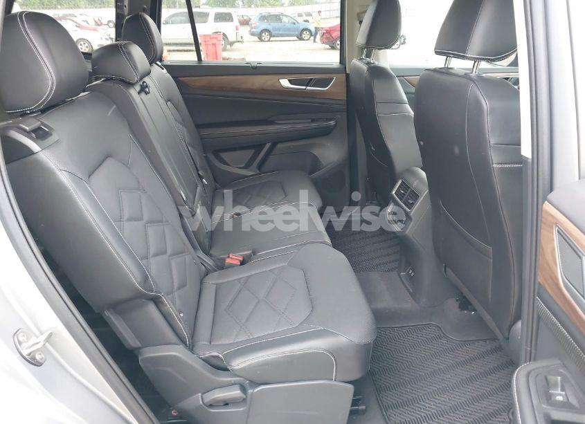 Photo 8 of 2024 Volkswagen Atlas 2.0T SE W/TECHNOLOGY (VIN 1V2WR2CA5RC543953)
