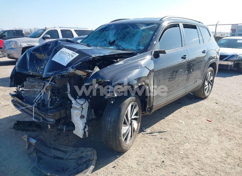 Photo 2 of 2024 Volkswagen Atlas 2.0T SE W/TECHNOLOGY (VIN 1V2WR2CA5RC548831)