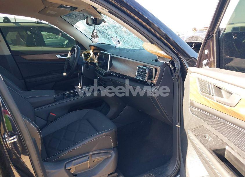 Photo 5 of 2024 Volkswagen Atlas 2.0T SE W/TECHNOLOGY (VIN 1V2WR2CA5RC548831)