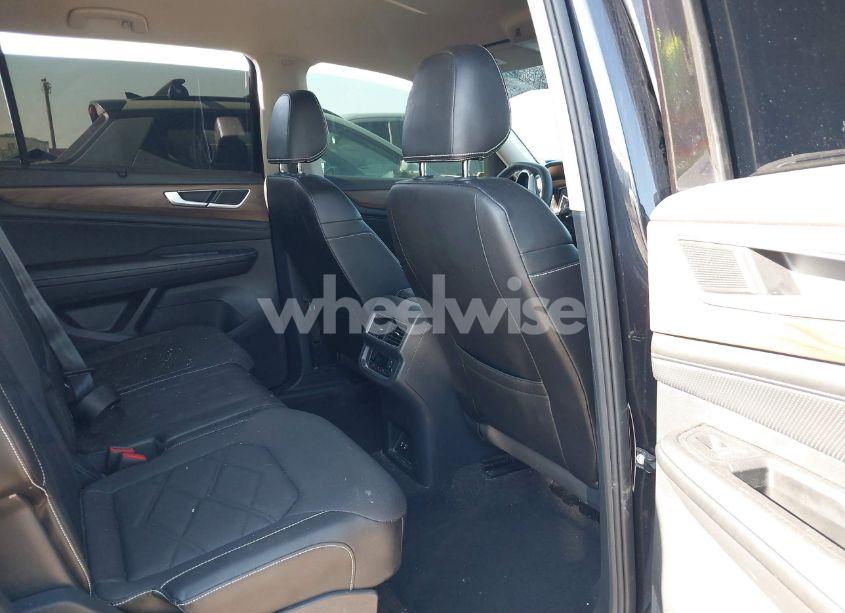 Photo 8 of 2024 Volkswagen Atlas 2.0T SE W/TECHNOLOGY (VIN 1V2WR2CA5RC548831)
