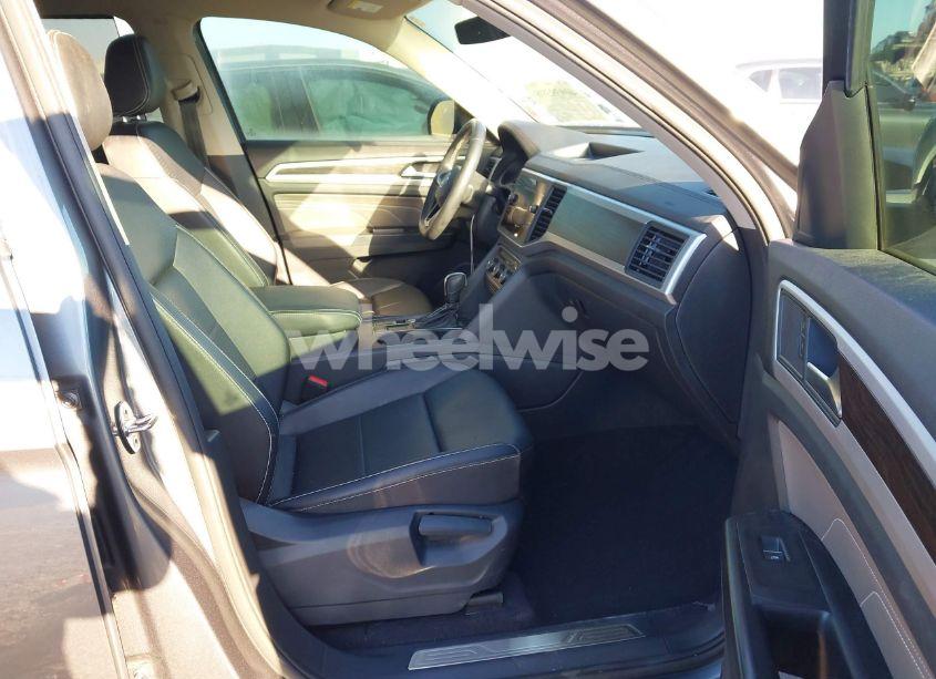 Photo 5 of 2021 Volkswagen Atlas 3.6L V6 SE W/TECHNOLOGY (VIN 1V2WR2CA6MC555084)