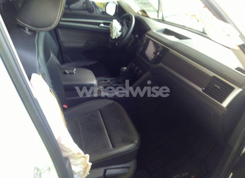 Photo 5 of 2022 Volkswagen Atlas 3.6L V6 SE W/TECHNOLOGY (VIN 1V2WR2CA6NC544975)