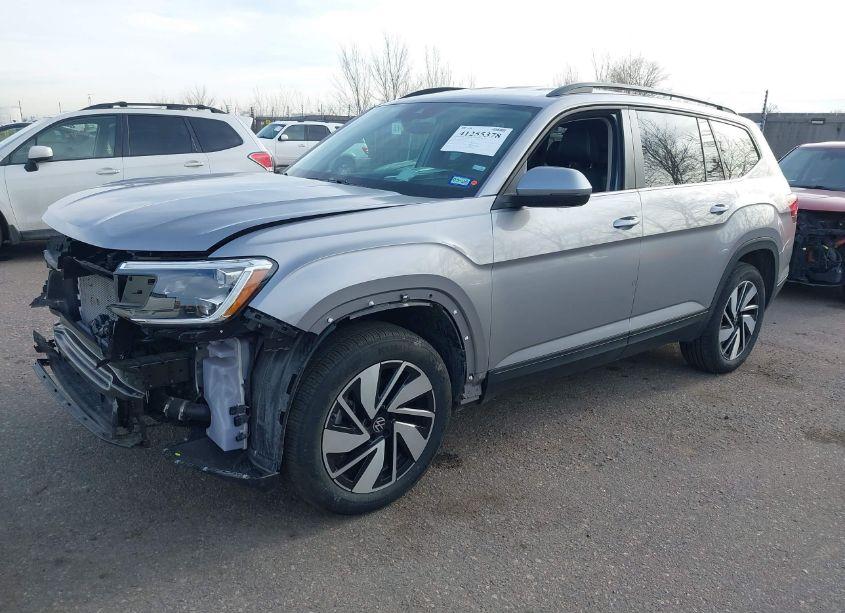 Photo 2 of 2024 Volkswagen Atlas 2.0T SE W/TECHNOLOGY (VIN 1V2WR2CA6RC566660)
