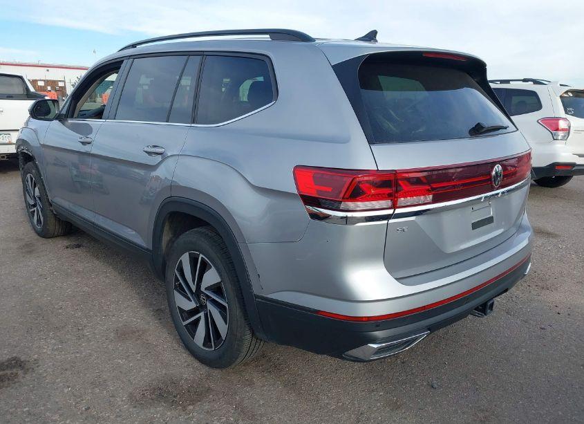 Photo 3 of 2024 Volkswagen Atlas 2.0T SE W/TECHNOLOGY (VIN 1V2WR2CA6RC566660)
