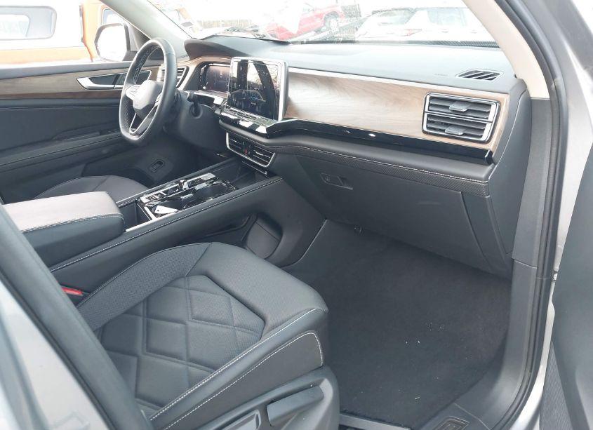 Photo 5 of 2024 Volkswagen Atlas 2.0T SE W/TECHNOLOGY (VIN 1V2WR2CA6RC566660)