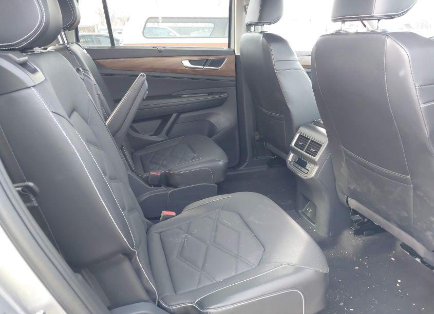 Photo 8 of 2024 Volkswagen Atlas 2.0T SE W/TECHNOLOGY (VIN 1V2WR2CA6RC566660)