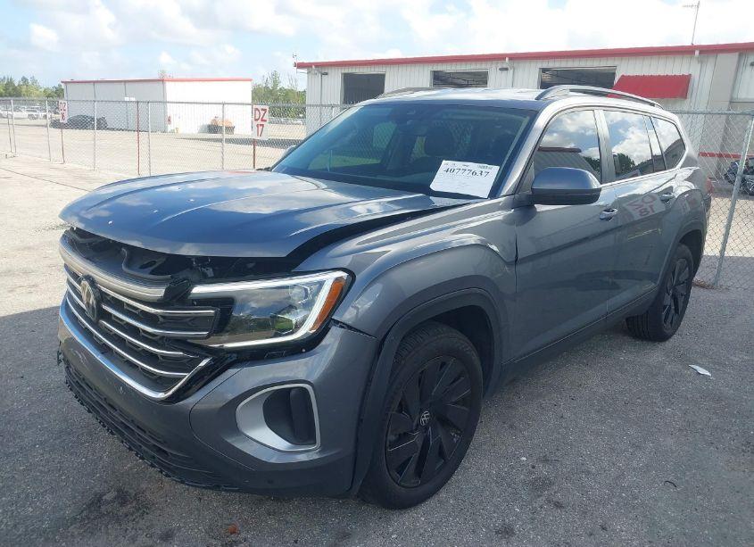 Photo 2 of 2024 Volkswagen Atlas 2.0T SE W/TECHNOLOGY (VIN 1V2WR2CA6RC567758)