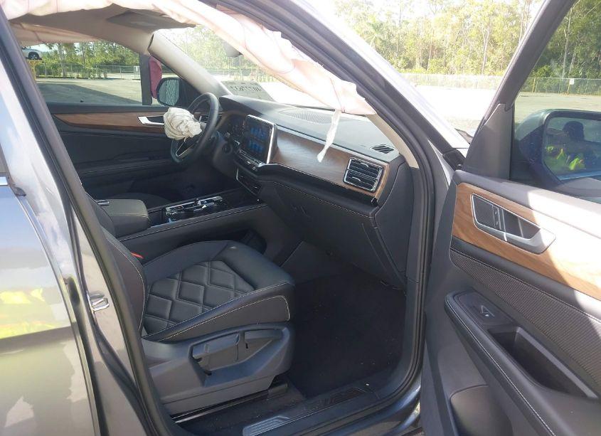 Photo 5 of 2024 Volkswagen Atlas 2.0T SE W/TECHNOLOGY (VIN 1V2WR2CA6RC567758)