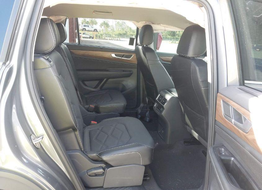 Photo 8 of 2024 Volkswagen Atlas 2.0T SE W/TECHNOLOGY (VIN 1V2WR2CA6RC567758)