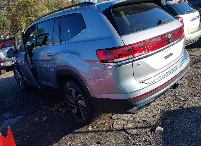 Photo 3 of 2024 Volkswagen Atlas 2.0T SE W/TECHNOLOGY (VIN 1V2WR2CA7RC536485)